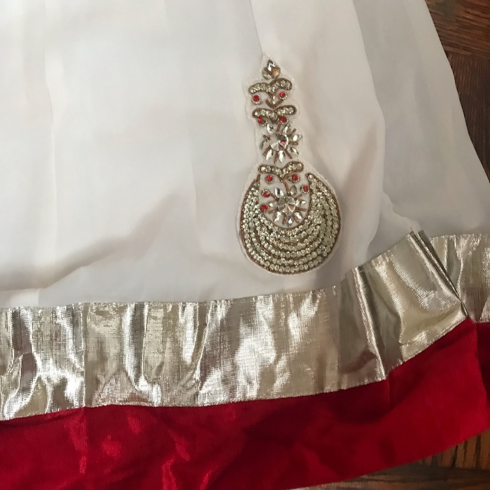 White and red salwar kameez - Picture 9 of 9